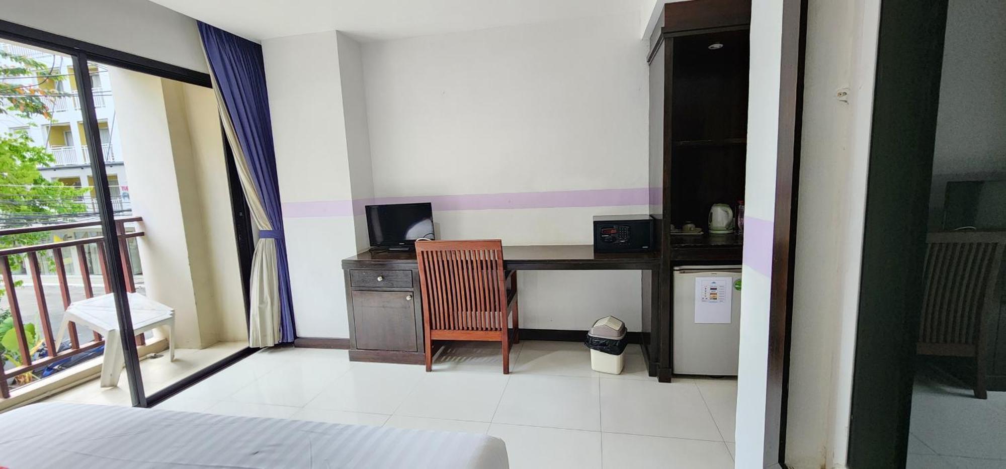 D C Patong Hotel Exterior photo
