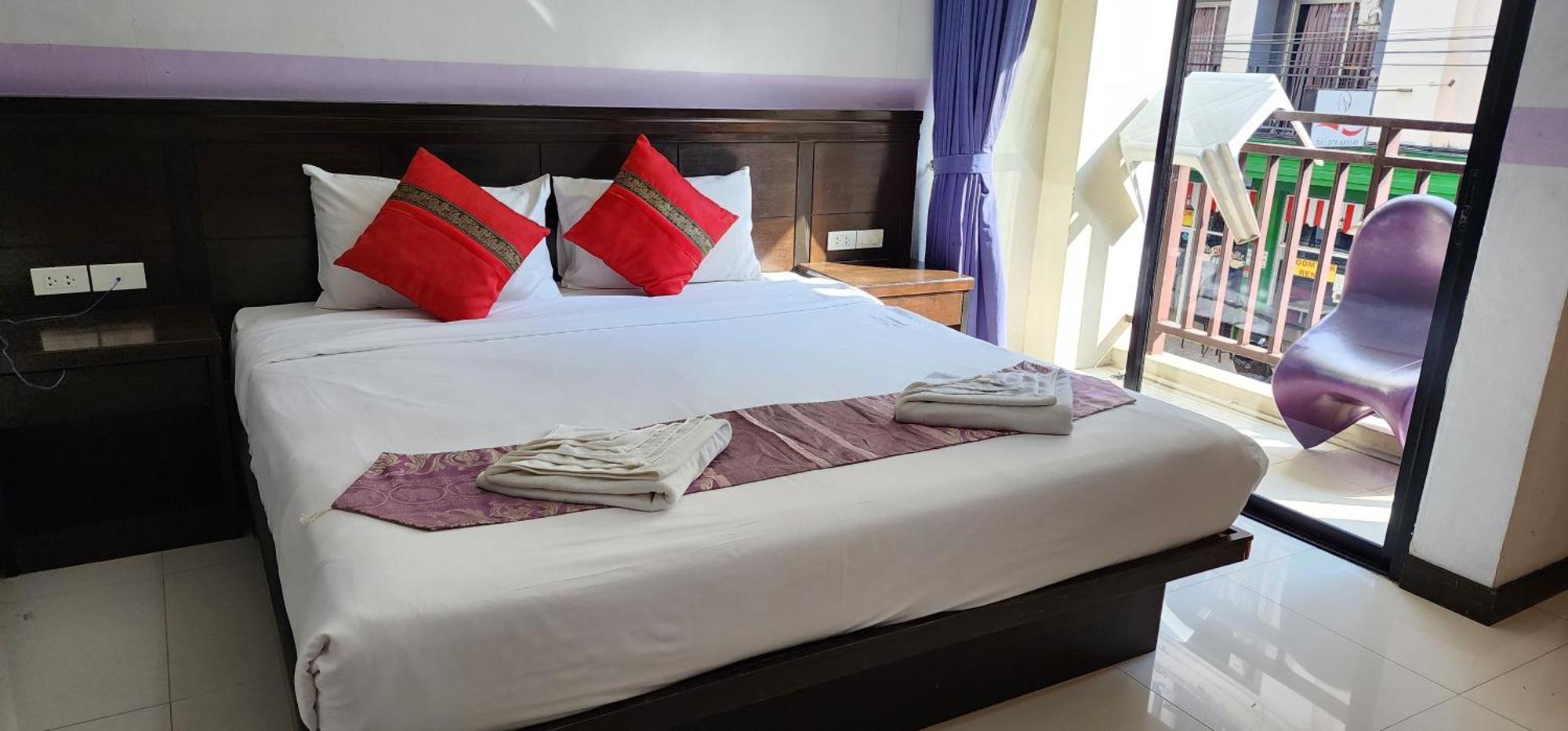 D C Patong Hotel Exterior photo