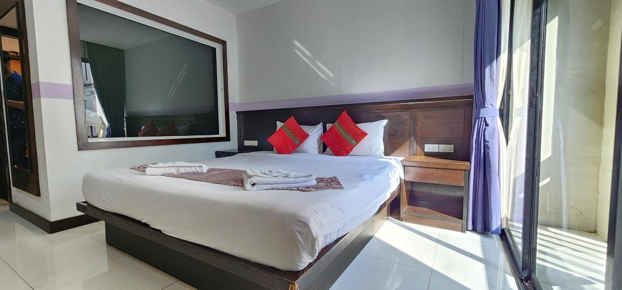 D C Patong Hotel Exterior photo