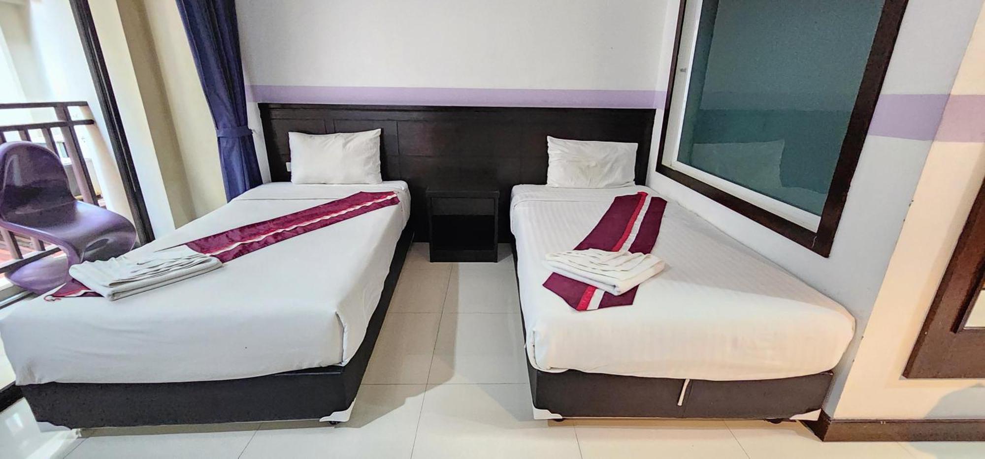D C Patong Hotel Exterior photo