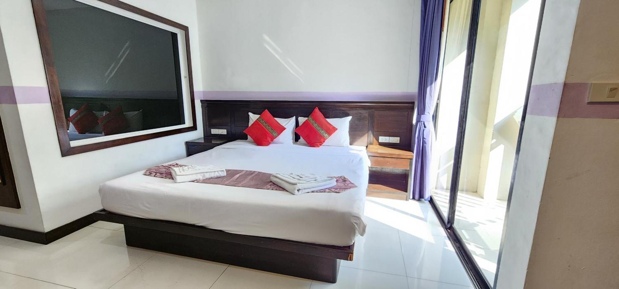 D C Patong Hotel Exterior photo