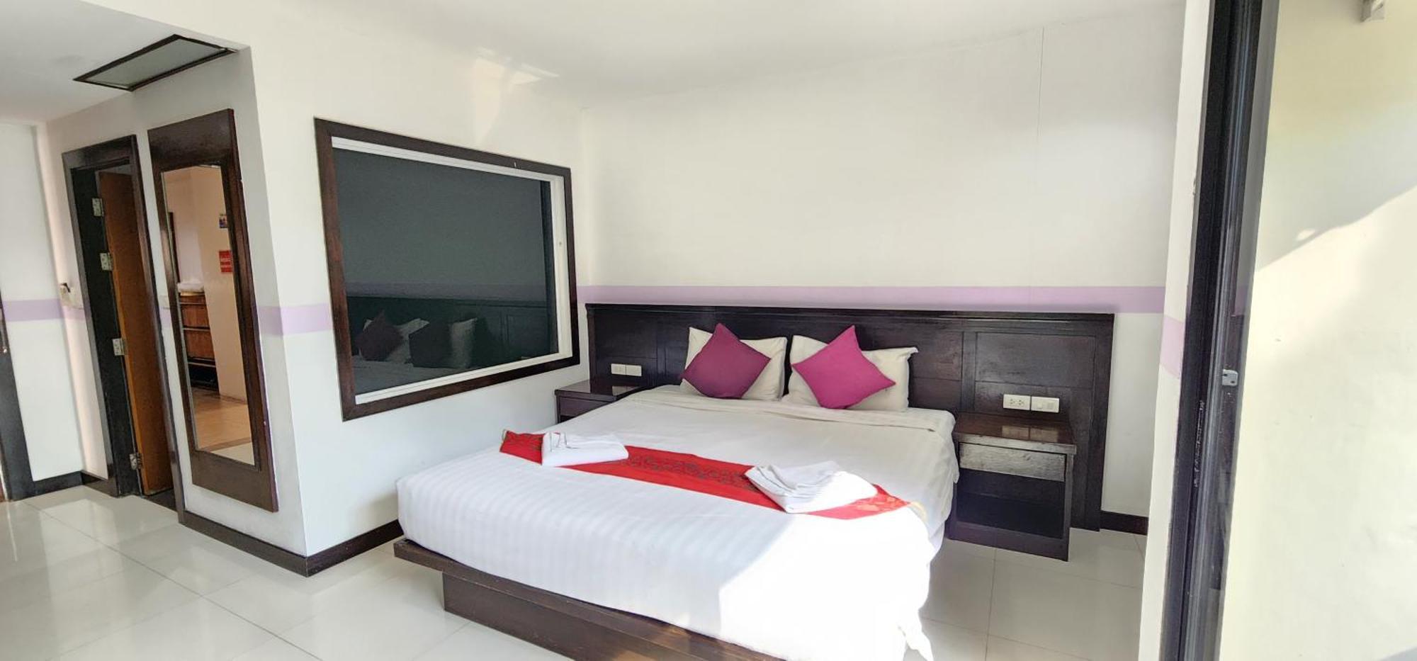 D C Patong Hotel Exterior photo