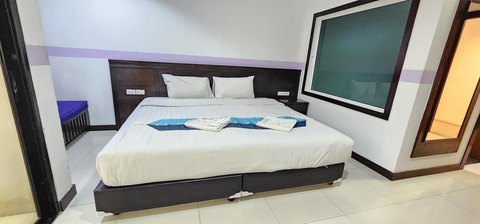 D C Patong Hotel Exterior photo